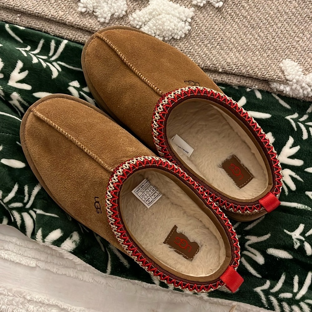 UGG Tazz Platform Slippers Kids Size 6 (also fits Women's Size 8)